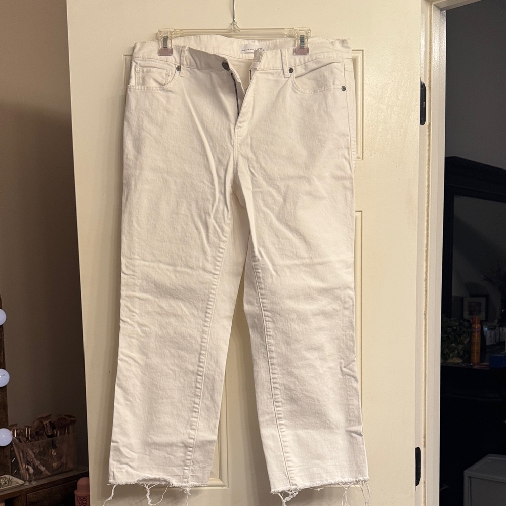 LOFT Women's White Straight Cropped  Leg Jeans with Raw Hem